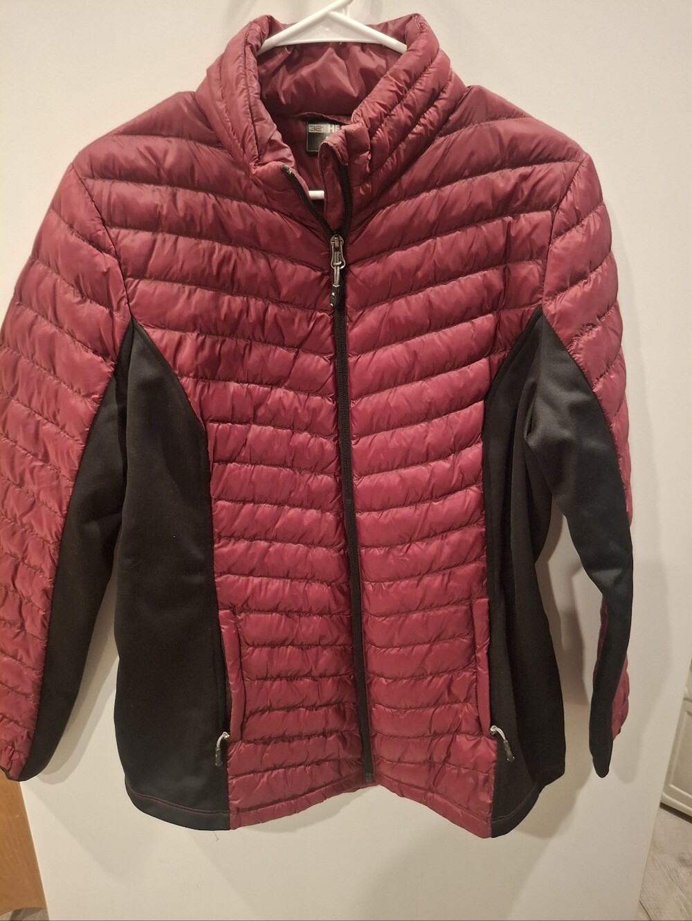 Source Unknown Maroon Puffer Jacket with Black Side Panels